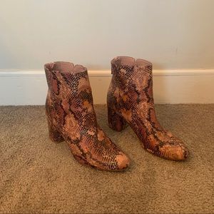 👢Old Navy Snake Skin Booties👢